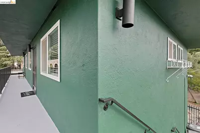 8 Whitmore Pl, Oakland, CA 94611 - Photo 3
