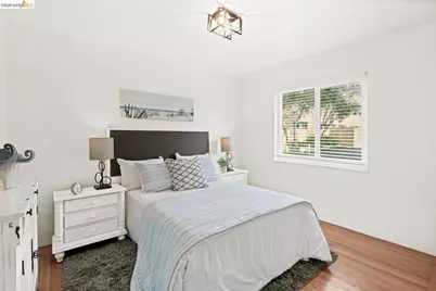 8 Whitmore Pl, Oakland, CA 94611 - Photo 15