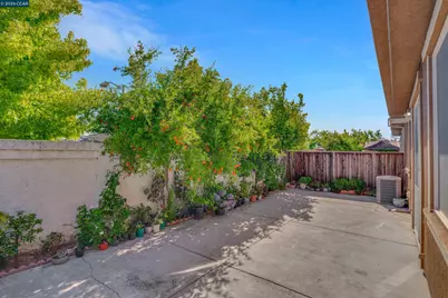 277 Kapalua Bay Cir, Pittsburg, CA 94565 - Photo 27