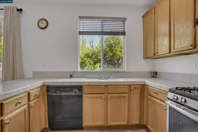 277 Kapalua Bay Cir, Pittsburg, CA 94565 - Photo 11