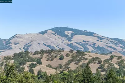 220 Grover Ln, Walnut Creek, CA 94596 - Photo 37