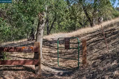 220 Grover Ln, Walnut Creek, CA 94596 - Photo 59
