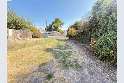 Olive St, Oakland, CA 94603 - Photo 3