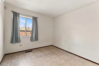 827 Yosemite Way, Suisun City, CA 94585 - Photo 27
