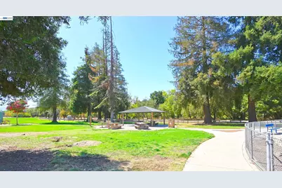410 19th St, San Jose, CA 95116 - Photo 33