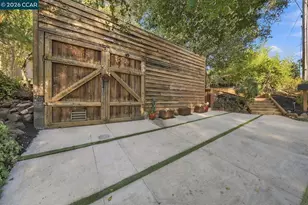 141 Fairlawn Dr, Berkeley, CA 94708 - Photo 35