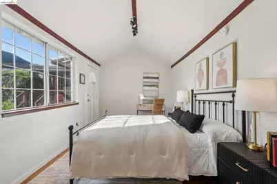 1322 Bancroft Way, Berkeley, CA 94702 - Photo 19