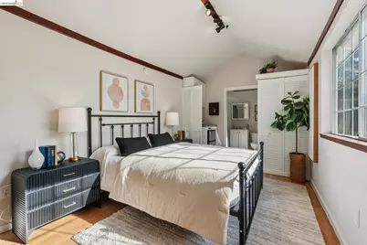 1322 Bancroft Way, Berkeley, CA 94702 - Photo 25
