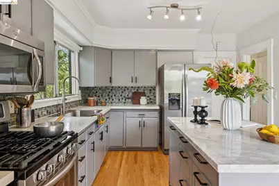 981 60th St, Oakland, CA 94608 - Photo 17