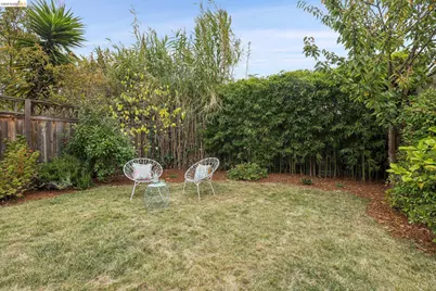 981 60th St, Oakland, CA 94608 - Photo 35
