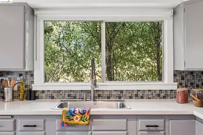981 60th St, Oakland, CA 94608 - Photo 15