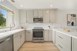 3452 Capella Ln, Alameda, CA 94502 - Photo 5