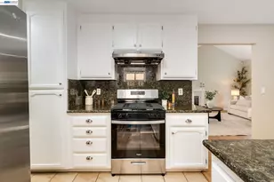 21297 Justco Ln, Castro Valley, CA 94552 - Photo 17