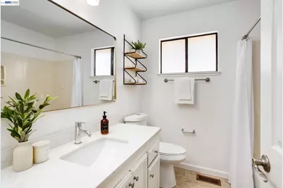21297 Justco Ln, Castro Valley, CA 94552 - Photo 23