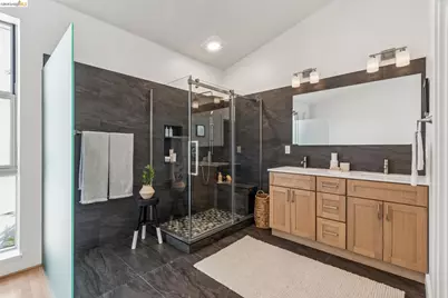 1255 Pine St, Oakland, CA 94607 - Photo 31