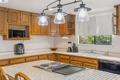 15742 Paseo Largavista, San Lorenzo, CA 94580 - Photo 21