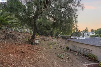 2525 29th St, Oakland, CA 94602 - Photo 31
