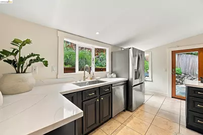 967 Grosvenor Place, Oakland, CA 94610 - Photo 13