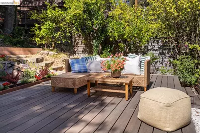 5981 Chabolyn Ter, Oakland, CA 94618 - Photo 37