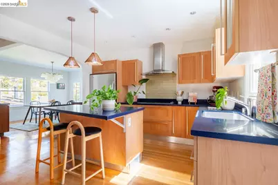 5981 Chabolyn Ter, Oakland, CA 94618 - Photo 17