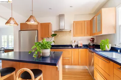 5981 Chabolyn Ter, Oakland, CA 94618 - Photo 23