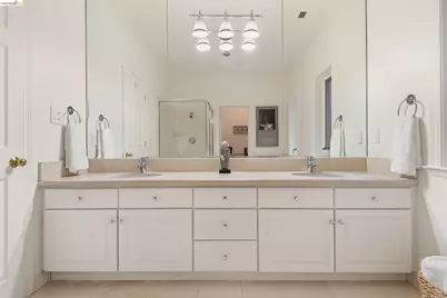 6036 Mazuela Dr, Oakland, CA 94611 - Photo 39