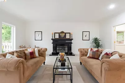 6036 Mazuela Dr, Oakland, CA 94611 - Photo 11
