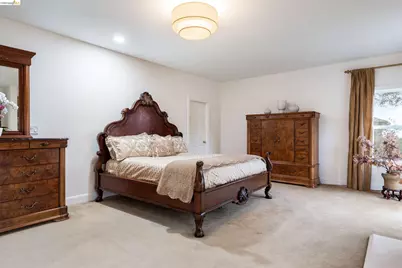 6036 Mazuela Dr, Oakland, CA 94611 - Photo 33
