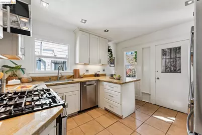 2304 14th Ave, Oakland, CA 94606 - Photo 17