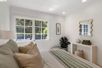 139 Buckeye Ave, Oakland, CA 94618 - Photo 35
