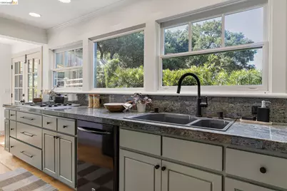 139 Buckeye Ave, Oakland, CA 94618 - Photo 19