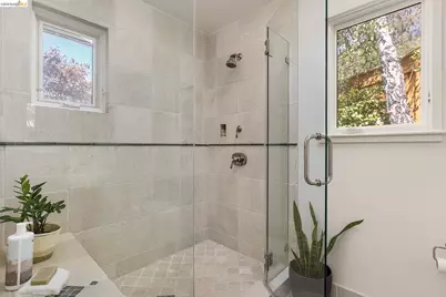 139 Buckeye Ave, Oakland, CA 94618 - Photo 33