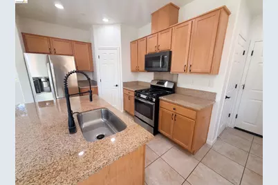 2491 Chuck Hammond Dr, Fairfield, CA 94533 - Photo 25