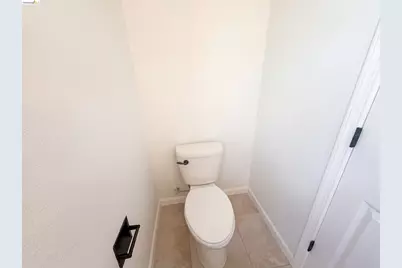 2491 Chuck Hammond Dr, Fairfield, CA 94533 - Photo 9