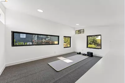 2444 Renwick St, Oakland, CA 94601 - Photo 69
