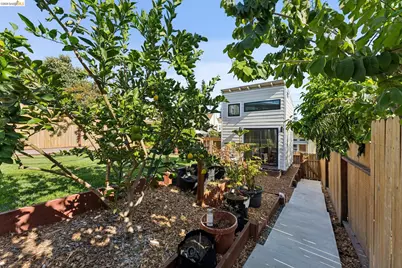 2444 Renwick St, Oakland, CA 94601 - Photo 61