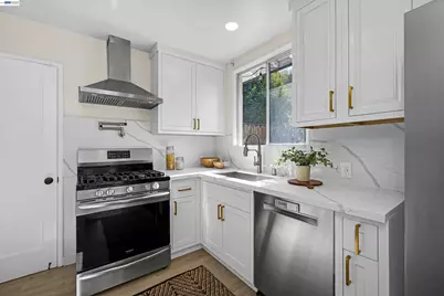 16133 Berkshire Dr, Castro Valley, CA 94578 - Photo 19
