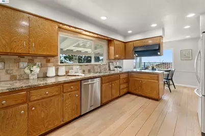 2624 Lakeview Dr, San Leandro, CA 94577 - Photo 7