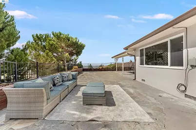 2624 Lakeview Dr, San Leandro, CA 94577 - Photo 25