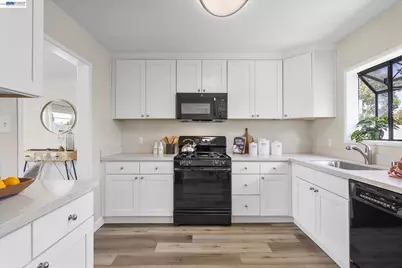 1220 Gilmore Dr, San Leandro, CA 94577 - Photo 15