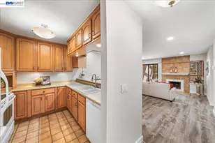 1391 Monument Blvd, Concord, CA 94520 - Photo 9