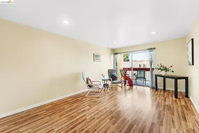 2005 Pleasant Valley #215, Oakland, CA 94611 - Photo 3