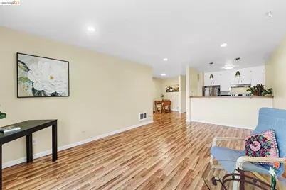 2005 Pleasant Valley #215, Oakland, CA 94611 - Photo 11