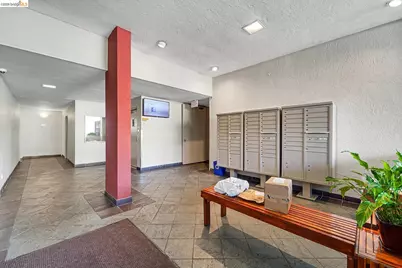 2005 Pleasant Valley #215, Oakland, CA 94611 - Photo 23