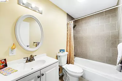 2005 Pleasant Valley #215, Oakland, CA 94611 - Photo 15