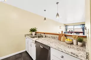2005 Pleasant Valley, Oakland, CA 94611 - Photo 9