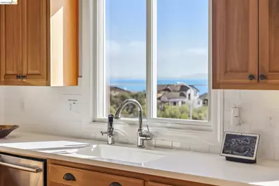 214 Seaview Dr, Richmond, CA 94801 - Photo 17