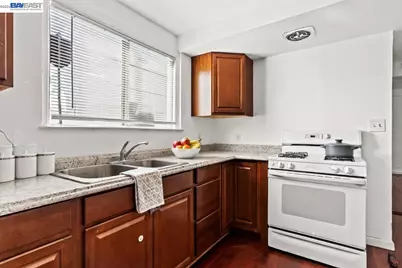 812 Lisbon Ave, Oakland, CA 94601 - Photo 5