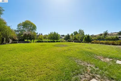 2215 Westbridge Ln, Pleasanton, CA 94566 - Photo 61