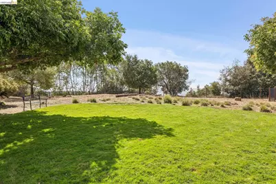 77 Ironwood, Oakland, CA 94605 - Photo 43